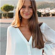 Doy clases de matemáticas hasta 3 de la ESO, tengo 4 años de experiencia y estudio un grado en Administración y dirección de empresas